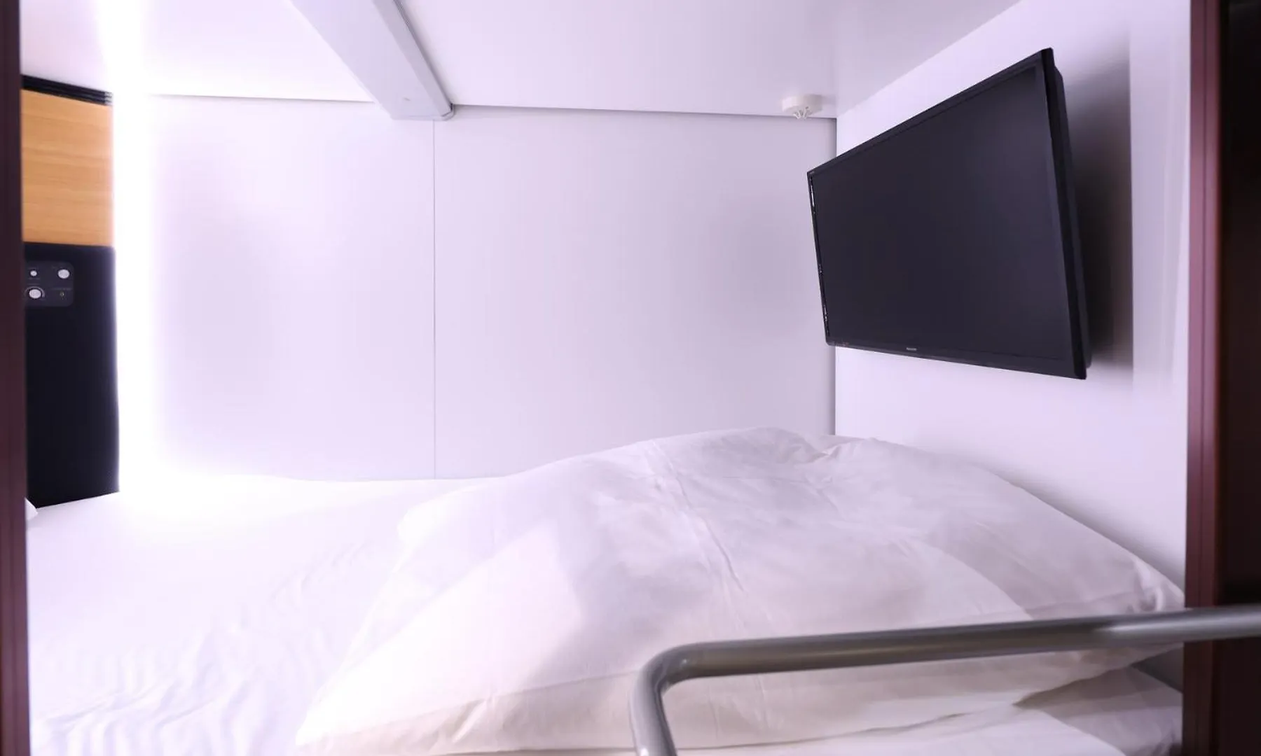 Global Cabin Yokohama Chukagai יוקוהאמה