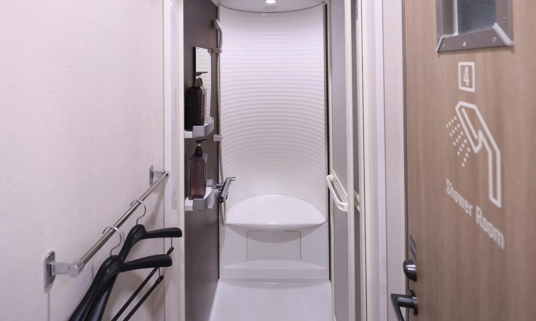 Capsule hotel Global Cabin Yokohama Chukagai
