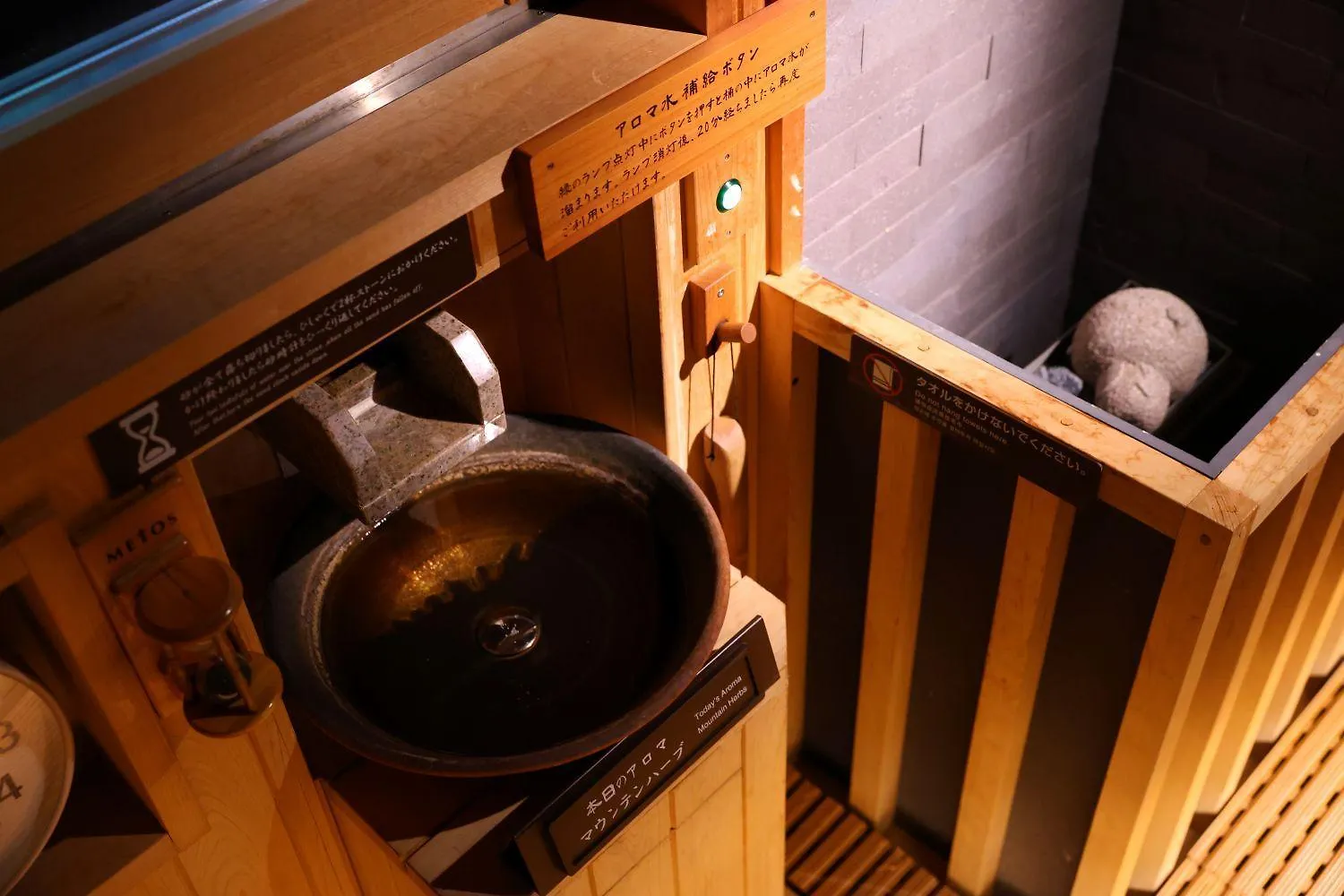 ** Capsule hotel Global Cabin Yokohama Chukagai Japan