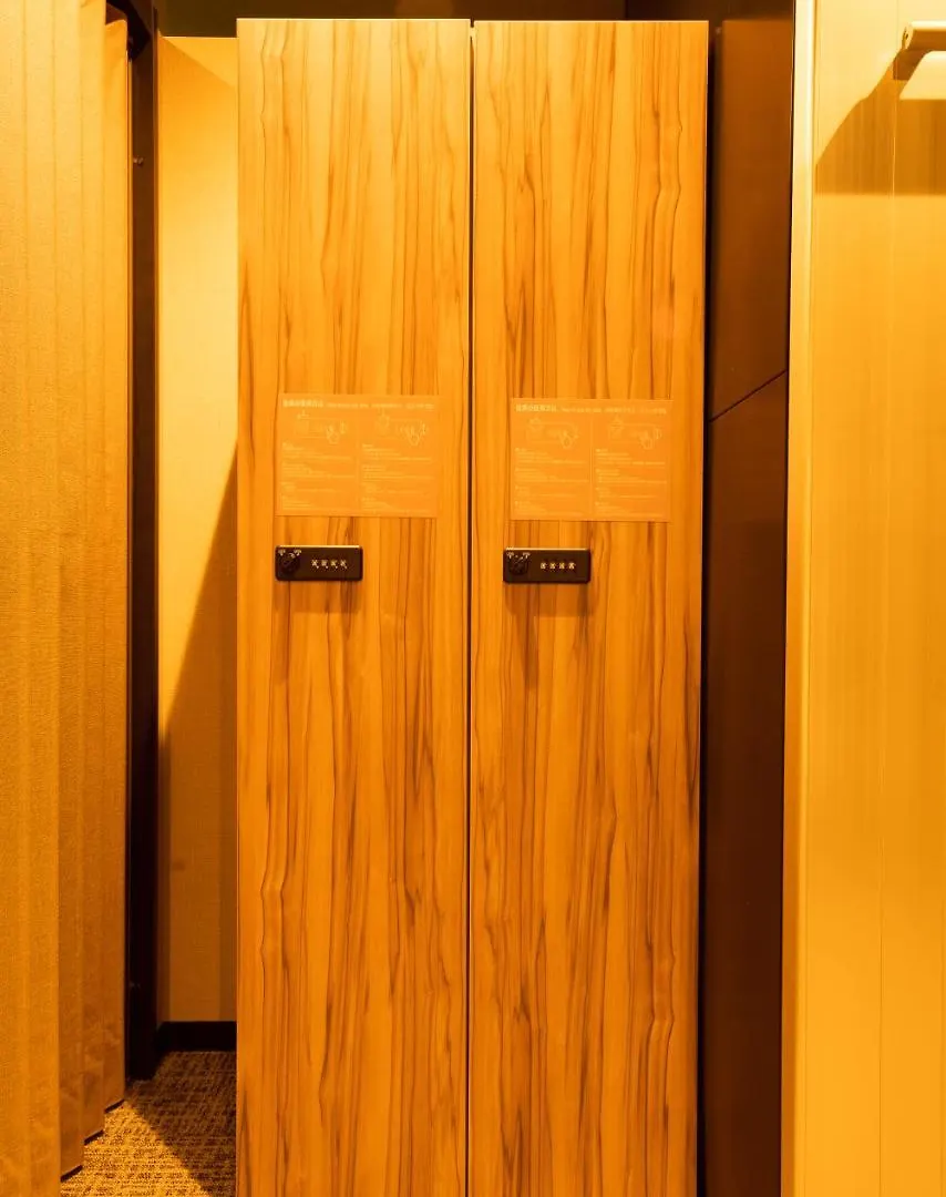 Capsule hotel Global Cabin Yokohama Chukagai